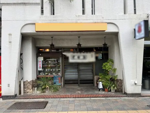 貸店舗(スケルトン)のエントランス