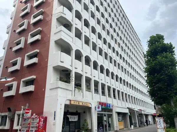 東新宿のスケルトン店舗物件の外観