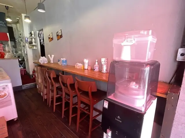 定食屋の居抜き物件の内装