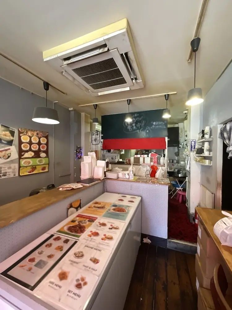 学芸大学の定食屋居抜きの内装