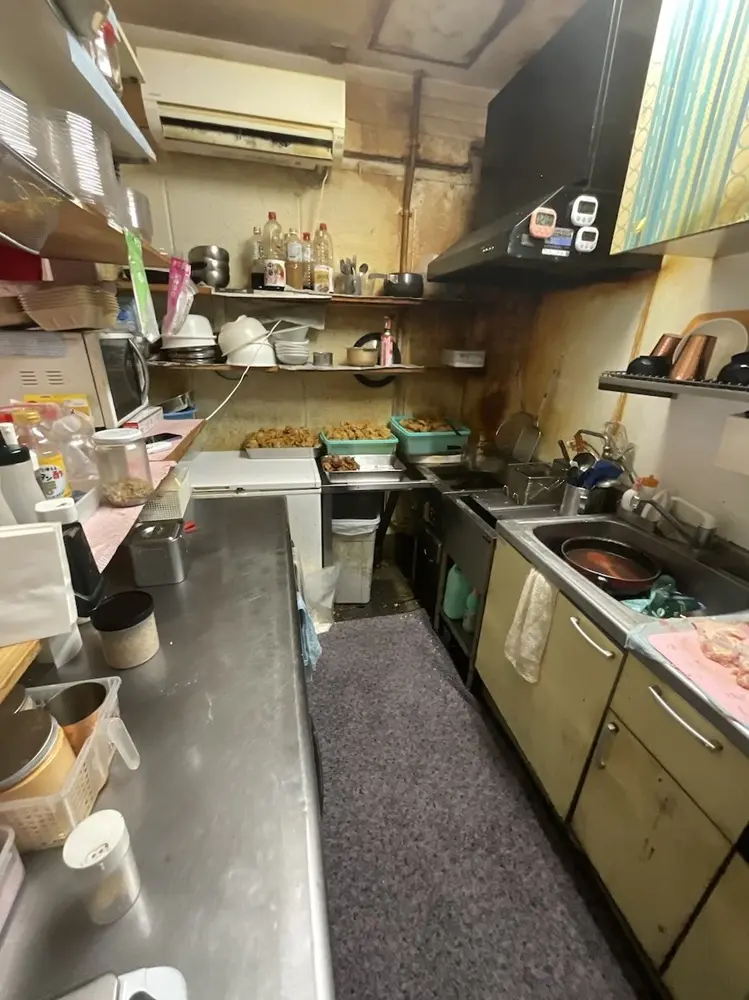 学芸大学の定食屋居抜きの厨房