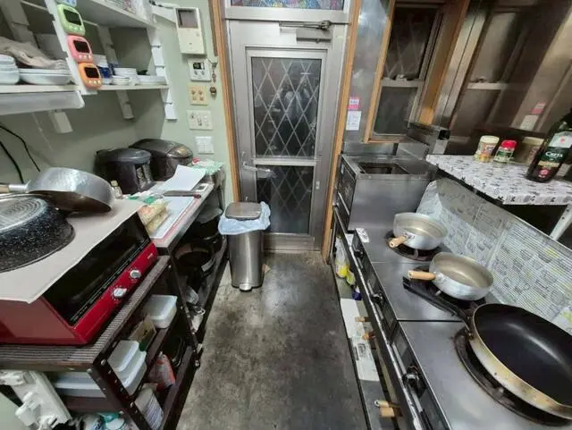 大袋のカフェ・喫茶店居抜きの内装