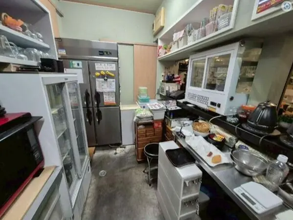 大袋のカフェ・喫茶店居抜きの内装