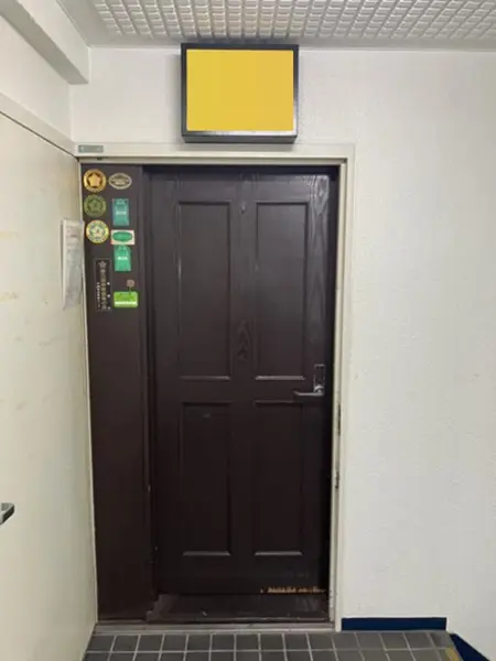 千歳烏山の居抜き店舗のエントランス