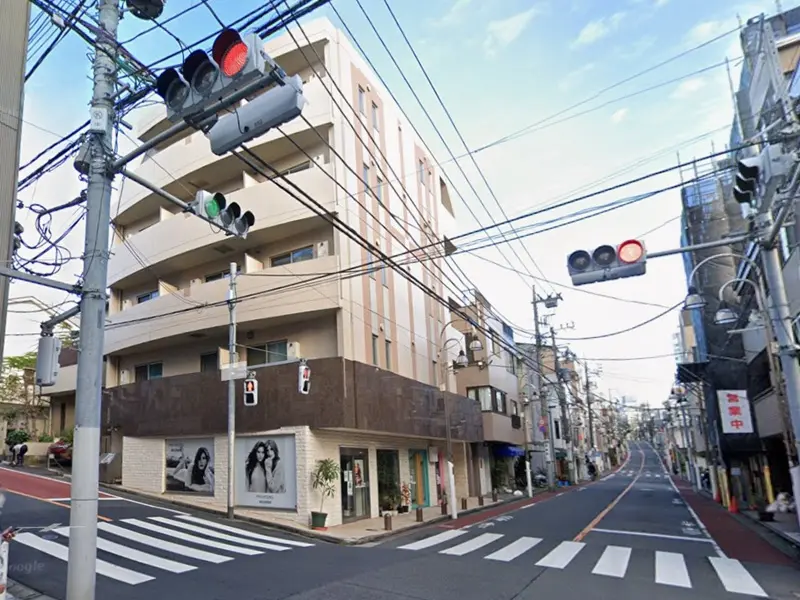 自由が丘のスケルトン店舗物件の外観