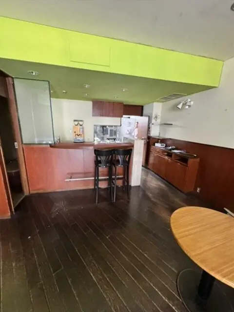 町屋駅前のカフェ・喫茶店居抜きの内装