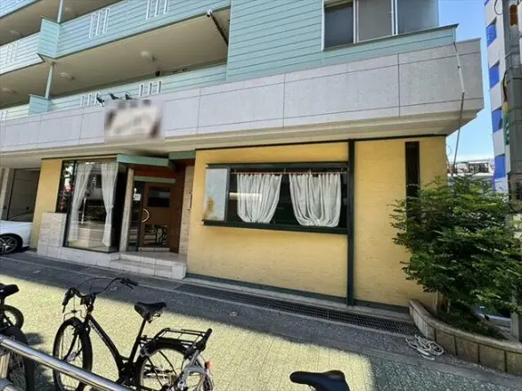 町屋駅前の居抜き店舗のエントランス