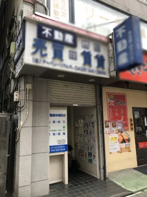 貸店舗(スケルトン)のエントランス