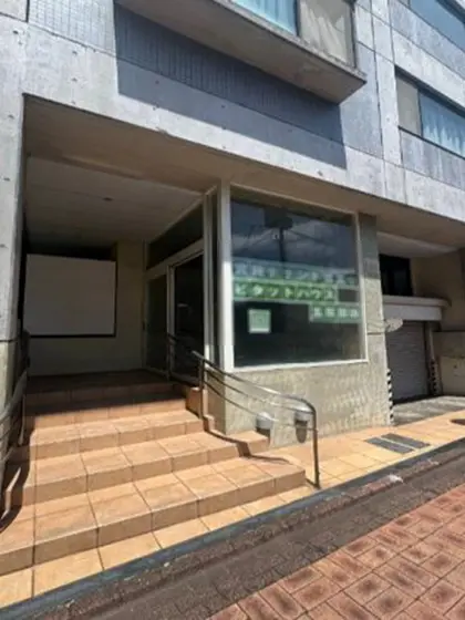 貸店舗(スケルトン)の外観