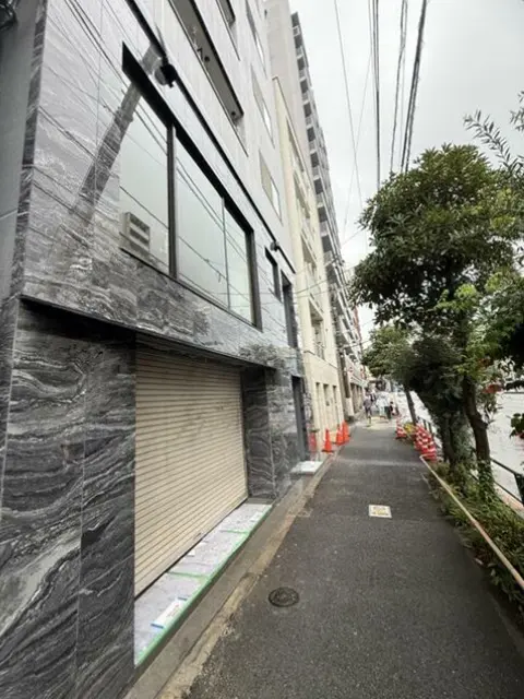 貸店舗(スケルトン)の外観