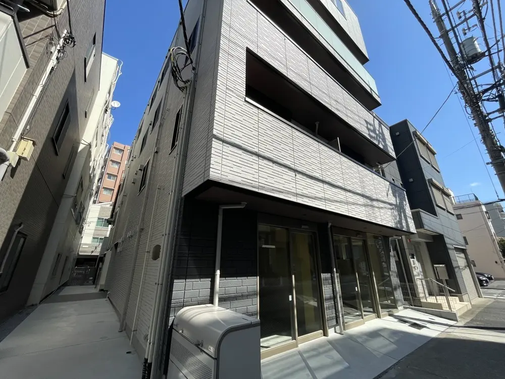 貸店舗(スケルトン)のエントランス