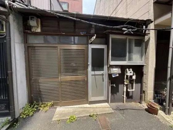 月島の事務所仕様店舗物件のエントランス
