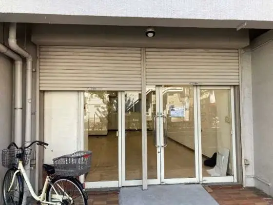 貸店舗(事務所仕様)のエントランス