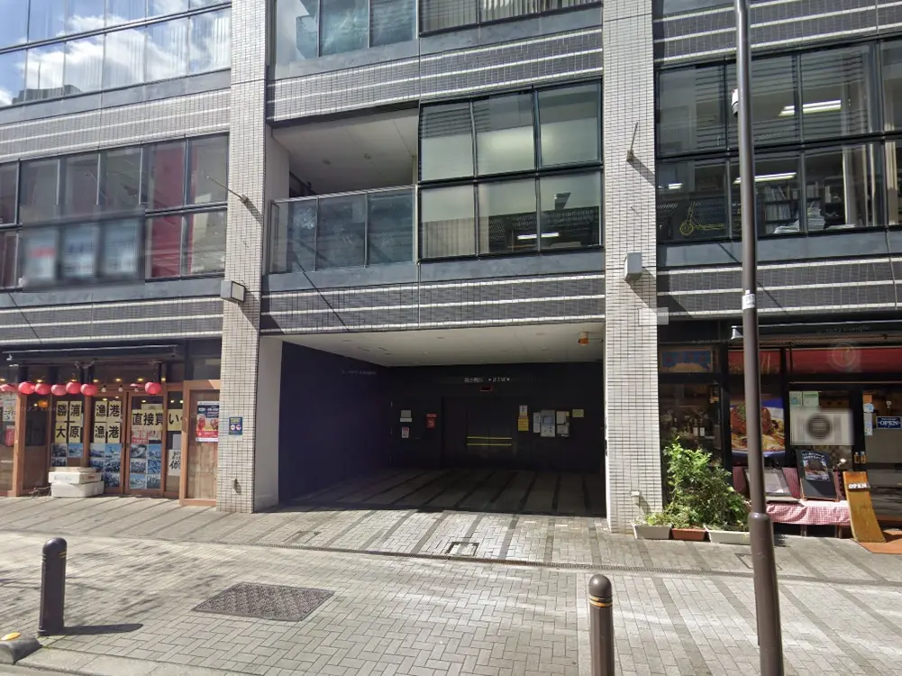 水天宮前の事務所仕様店舗物件のエントランス