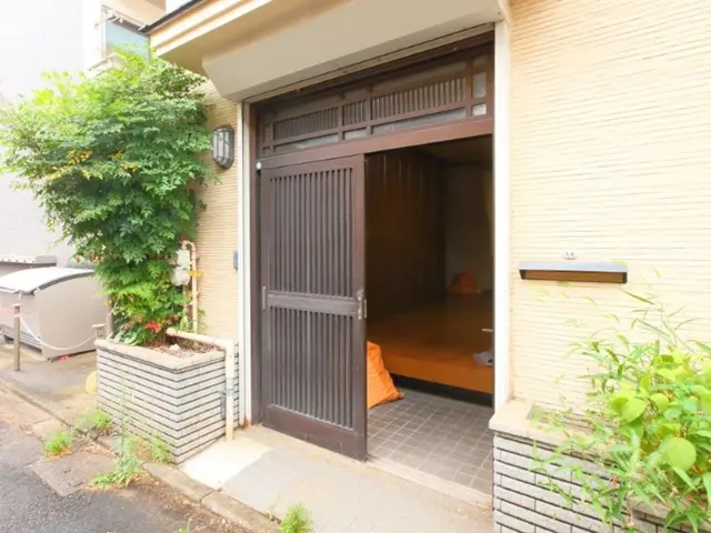 貸店舗(事務所仕様)の入口