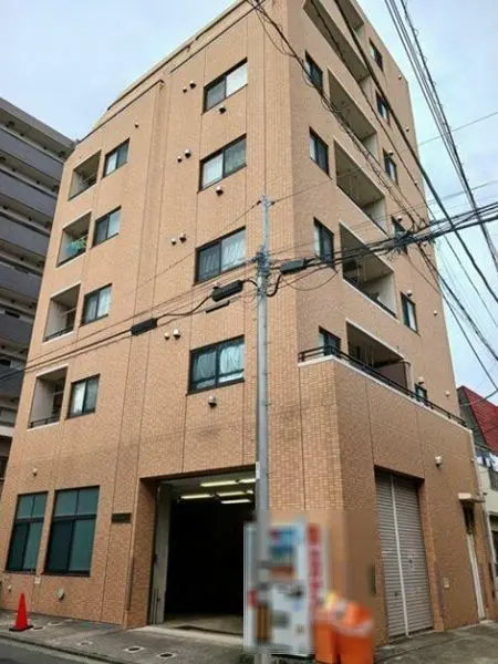 黄金町のスケルトン店舗物件の外観