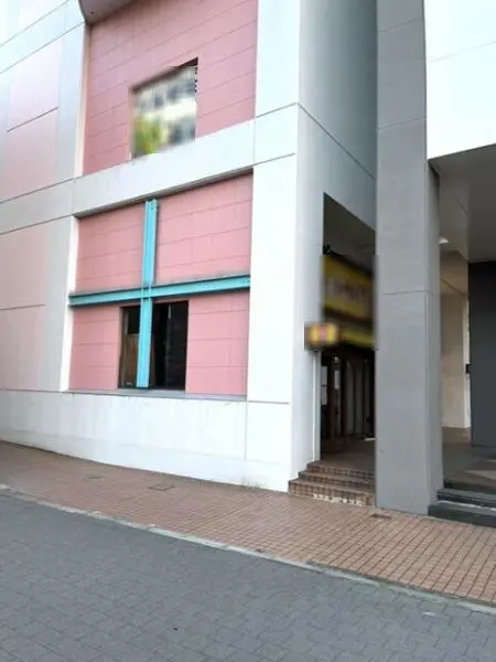 十日市場のスケルトン店舗物件の外観