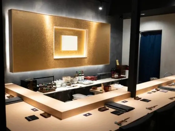 三軒茶屋の寿司居抜きの内装