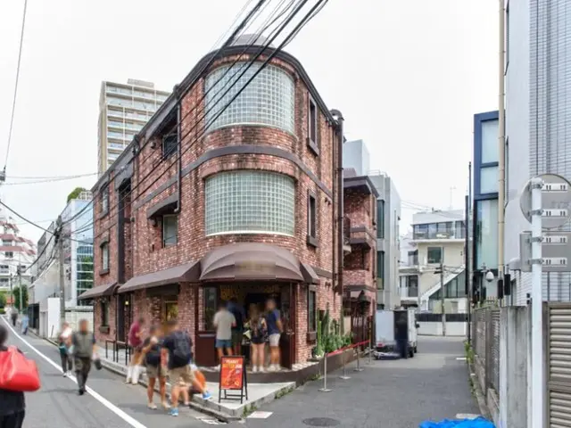 明治神宮前〈原宿〉のカフェ・喫茶店居抜きの外観