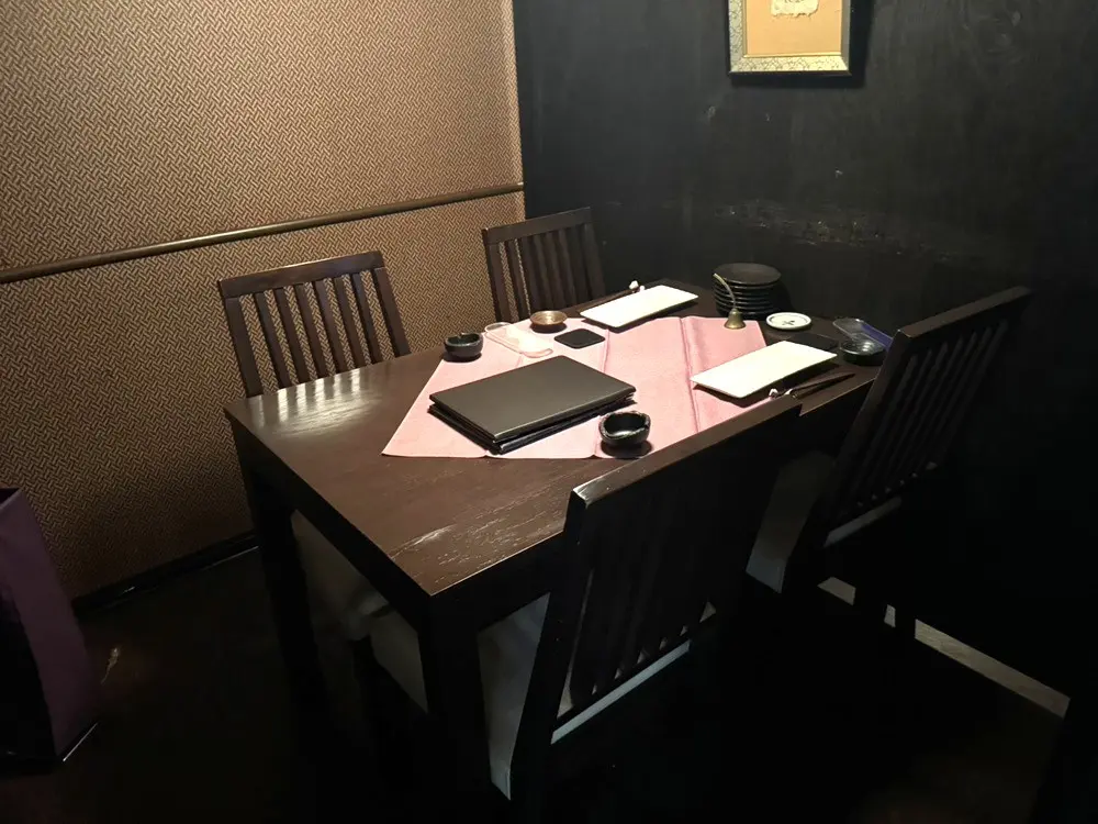 本厚木のダイニングバー居抜きの内装
