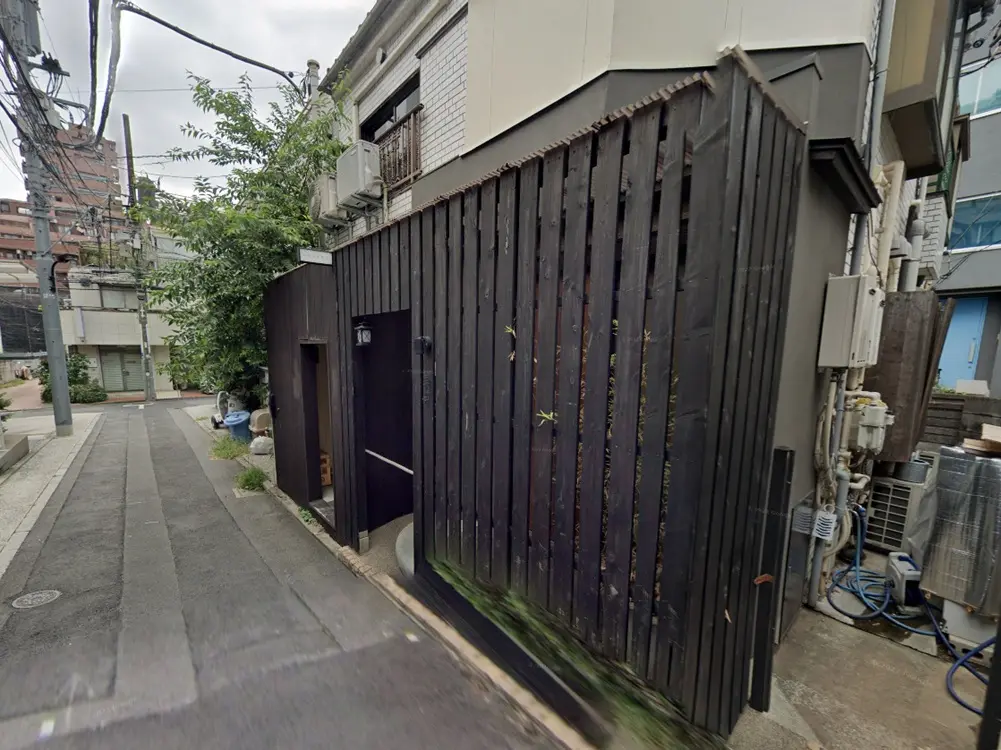 六本木の居抜き店舗の外観