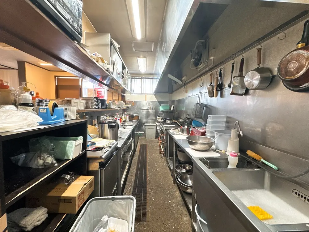 居酒屋の居抜き物件の厨房