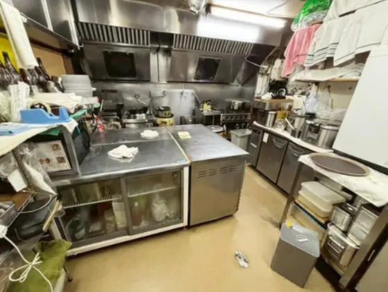 定食屋の居抜き物件の厨房