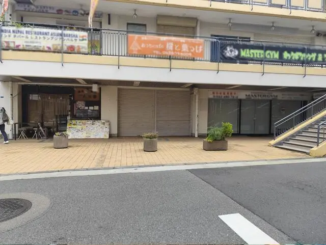 西八王子のカフェ・喫茶店居抜きのエントランス
