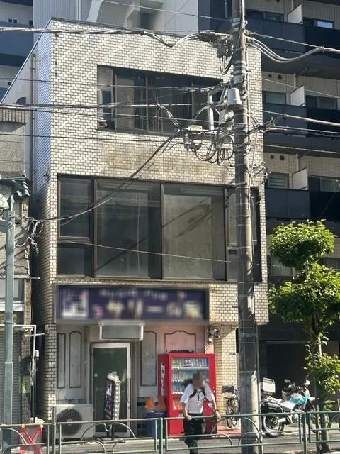 大島のスケルトン店舗物件の外観
