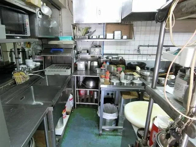 京急鶴見の中華料理居抜きの厨房