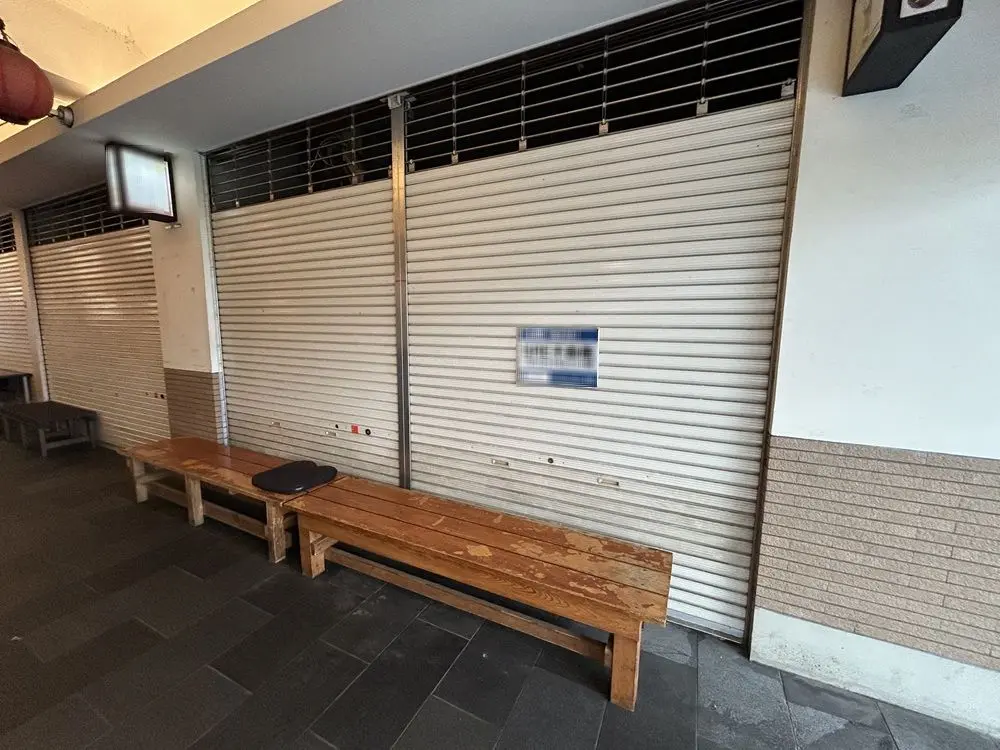 貸店舗(スケルトン)のエントランス
