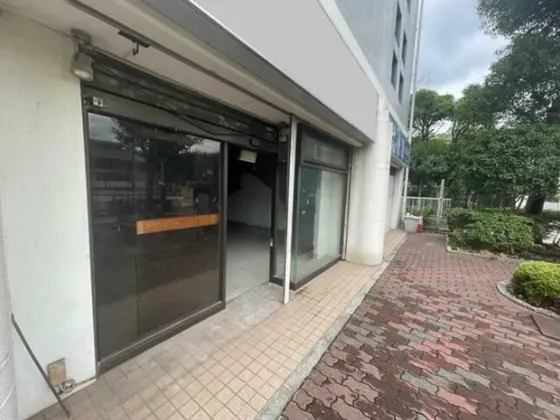 小田栄のラーメン居抜きのエントランス