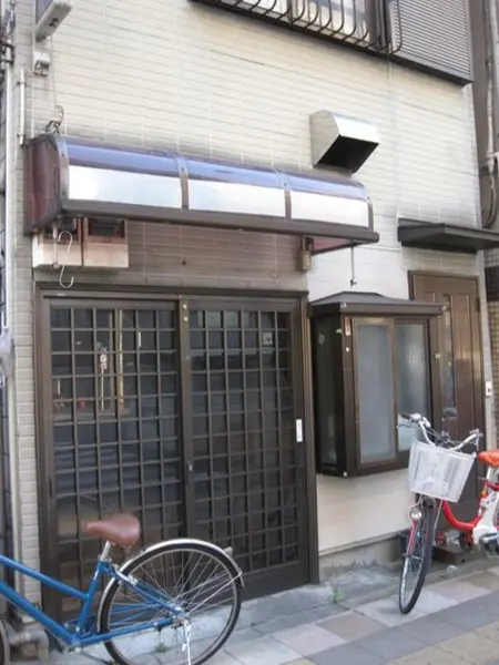 赤土小学校前のテイクアウト居抜きのエントランス