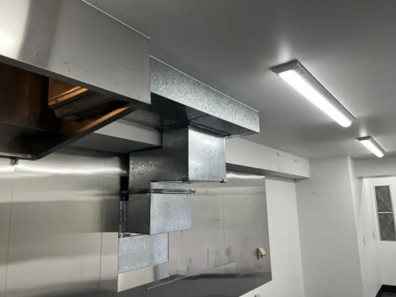 セントラルキッチンの居抜き物件の排気設備