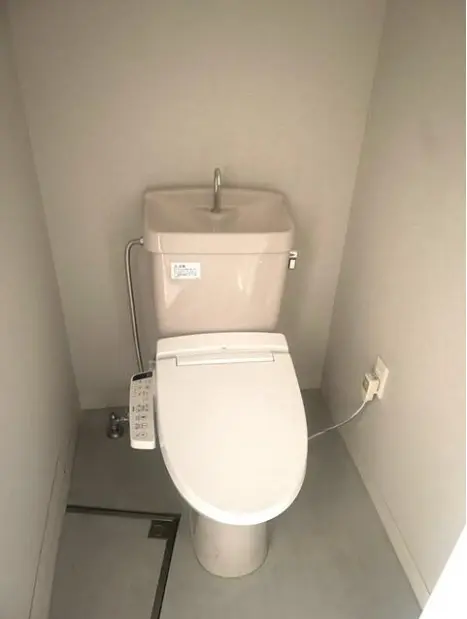 三軒茶屋の事務所仕様店舗物件のトイレ
