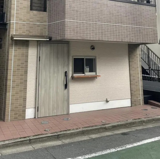 三軒茶屋の事務所仕様店舗物件の外観
