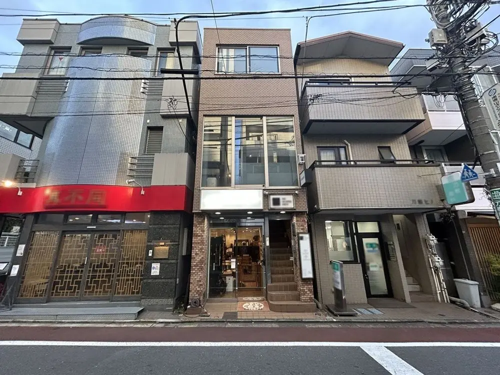 表参道の事務所仕様店舗物件の外観