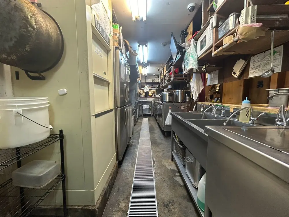 居酒屋の居抜き物件の厨房