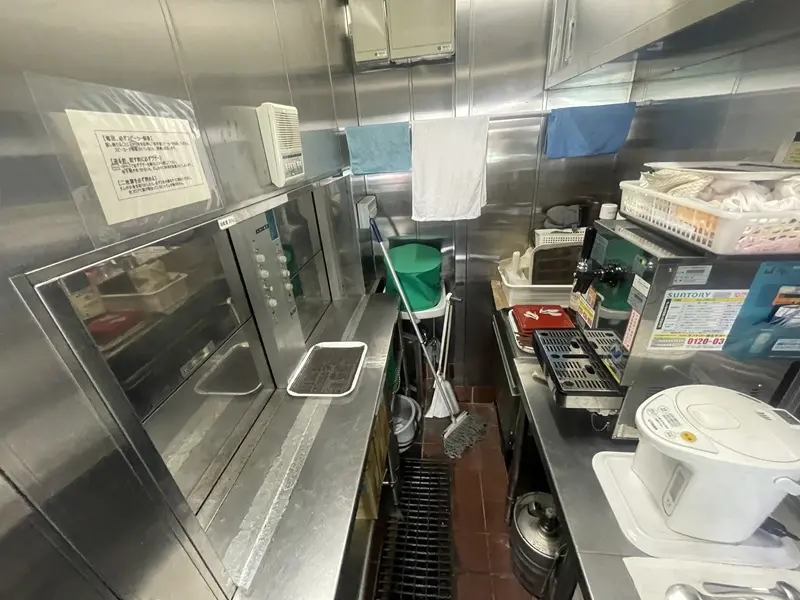 浅草の中華料理居抜きの厨房