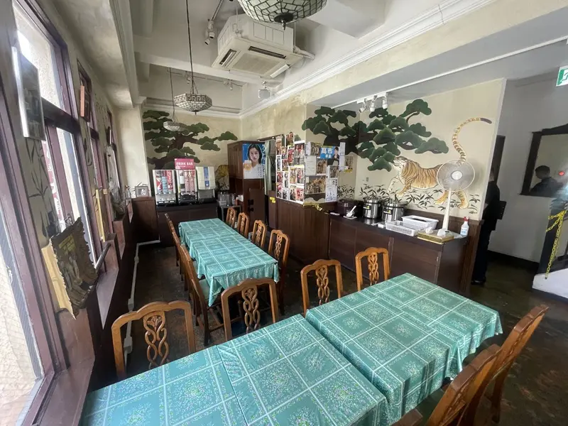 浅草の中華料理居抜きの内装