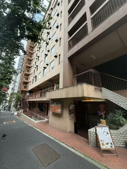 貸店舗(スケルトン)のエントランス