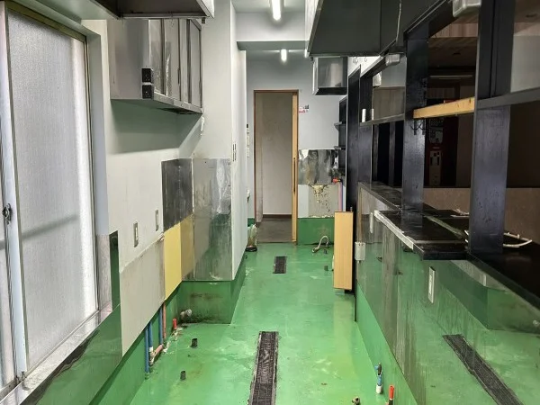 中華料理の居抜き物件の厨房