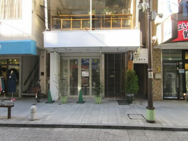 石川町の事務所仕様店舗物件の外観