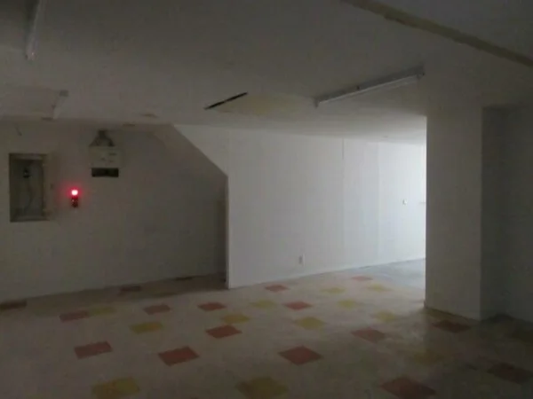 石川町の事務所仕様店舗物件の内装