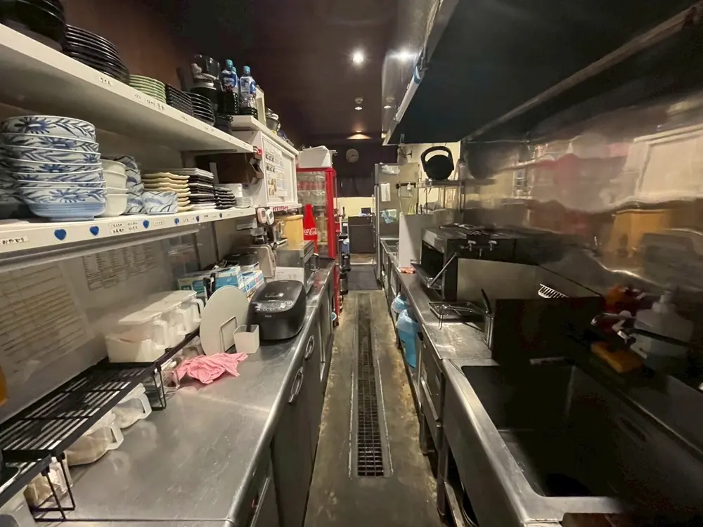 焼鳥・焼きとんの居抜き物件の厨房