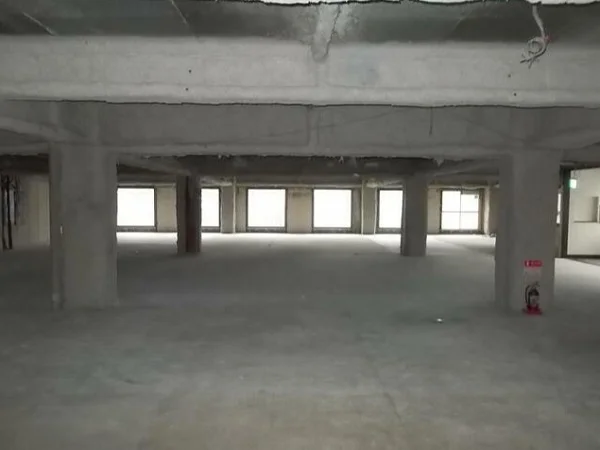 南柏のスケルトン店舗物件の内装